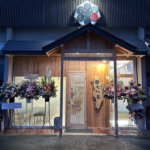 店舗入口の扉は手前にお引きください。