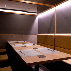 貸切のご希望がございましたら、20名様以上50名様まで承っております。プライベート感を大切にした空間をご用意しており、ビジネスの会食にも◎。ぜひ当店でお過ごしください。