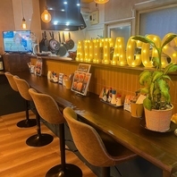 電飾看板が目を引く！本場メキシコを思わせる陽気な店内