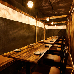 テーブルでの大人数個室も完備致しております。最大60名様まで対応◎会社の忘年会、結婚式などの二次会に仲間でワイワイ盛り上がろう♪喫煙可(個室のみに分煙にてOK)紙たばこOK）