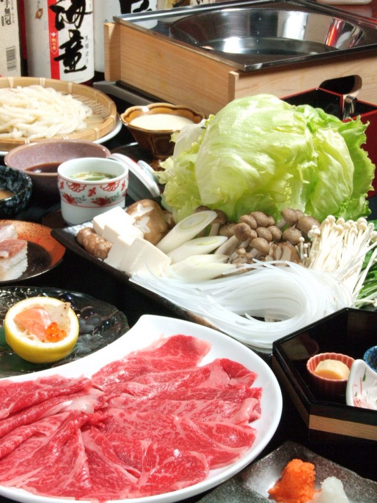 厳選した和牛のしゃぶしゃぶコースは5500円～7650円。ポン酢・胡麻だれ・和風だしでどうぞ。