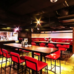 【2名様～4名様向けのテーブル席】女子会や飲み会、会社帰りのちょい飲みなど、様々なシーンにおすすめの掘りごたつ席です。土間土間ではコースメニューをはじめ、絶品の単品料理、豊富なドリンクメニューをご用意しております♪※店内写真はイメージ写真を使用しています