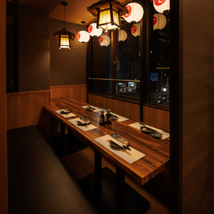 会社宴会や大型宴会・パーティーにピッタリな広々個室をご用意！柔らかな照明灯る優美な空間が特別なご宴会を演出します♪旬の味覚愉しむ本格料理と銘酒で贅沢なご宴会をお楽しみ下さい
