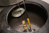インド独特な「タンドール」で焼くナン・タンドリー料理