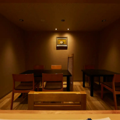 4名様～8名様でご利用いただける、完全個室をテーブル席でご用意。接待や会食にも安心してご利用いただけます。