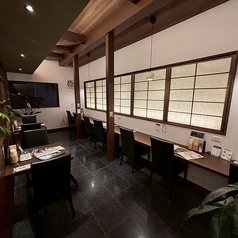 お一人様でのご来店も歓迎しております。買い物帰りや仕事帰りにふらっとお立ち寄りください。カフェメニューを多数ご用意しておりますので、お気軽にどうぞ。