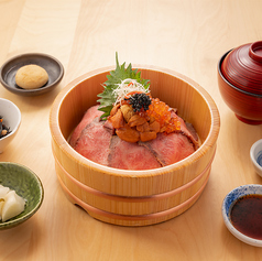 自家製 松阪牛ローストビーフのてこねずし　松（キャビアと雲丹といくら盛り）