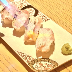 地鶏タタキの炙り肉寿司(4貫)