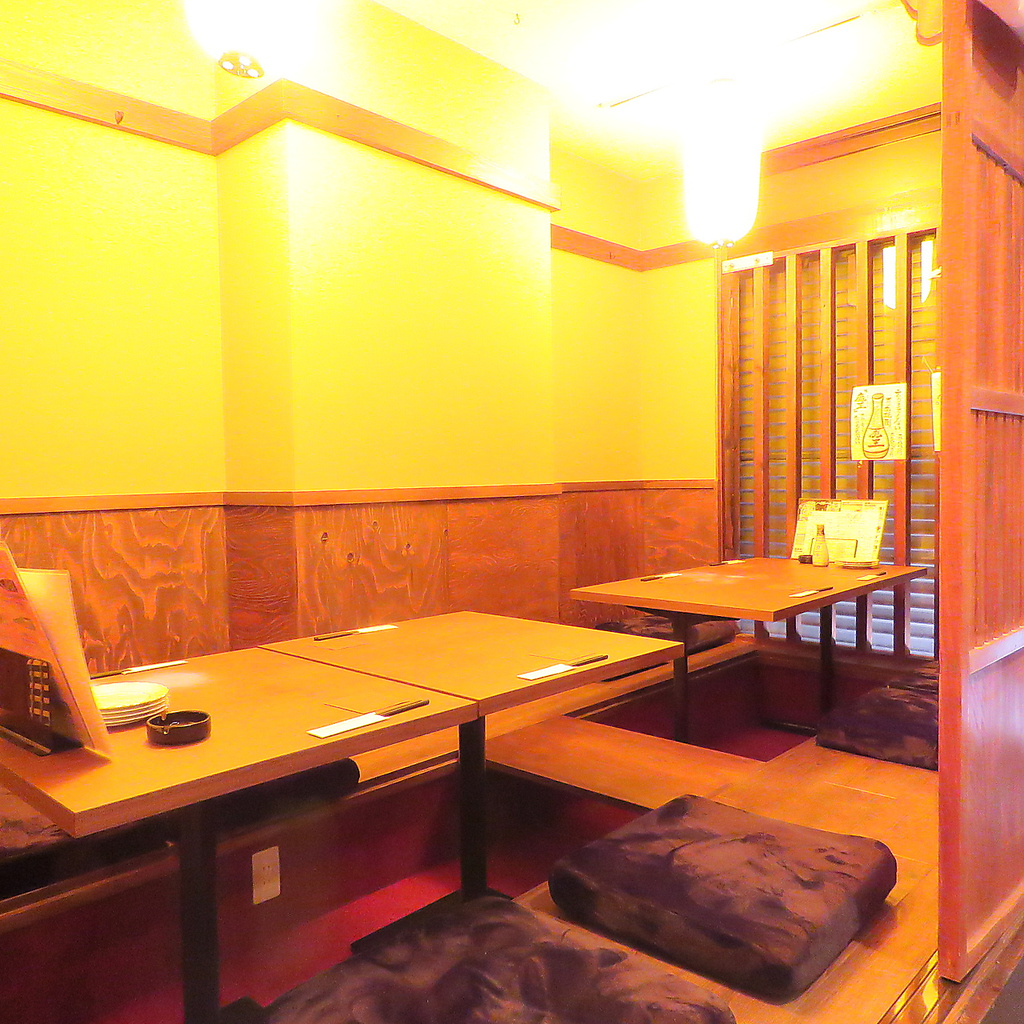 堀ごたつ個室。最大18名様。足が伸ばせて楽チンです。とても人気のあるお席です。宴会に是非！