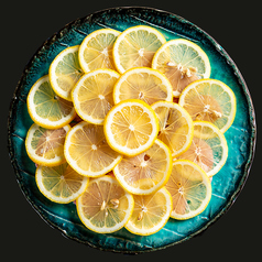 《限定メニュー》旨塩レモンの薄切りラムタンの写真