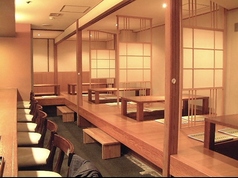 お席とお席の間に仕切りがあり、半個室なのでお隣のお客様が気になりません♪