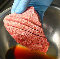 黒毛和牛の魅力を際立たせる、自家製の“秘伝のタレ”