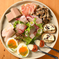 料理メニュー写真&nbsp;前菜8種盛り合わせ