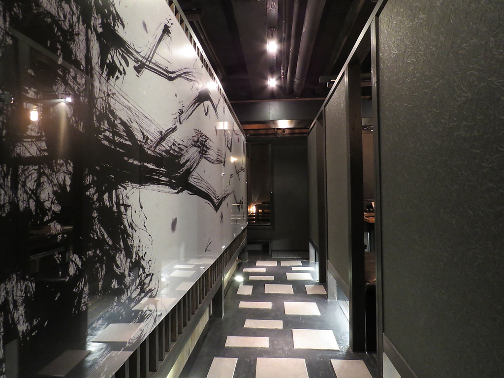 和モダンテイストの清潔感あるオシャレな店内。