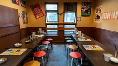 貸切のご利用も承っております。広々としたスペースで、友人や同僚との特別なイベントやパーティーにぴったりです。人数に応じてレイアウトを変更できるため、少人数から大人数までご対応可能です。居心地の良い雰囲気の中で、思い出に残るひとときをお過ごしいただけます。詳細やご要望についてはお気軽にご相談ください！