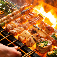 ■職人技が光る本格炭火焼き鳥！備長炭で焼く名物串