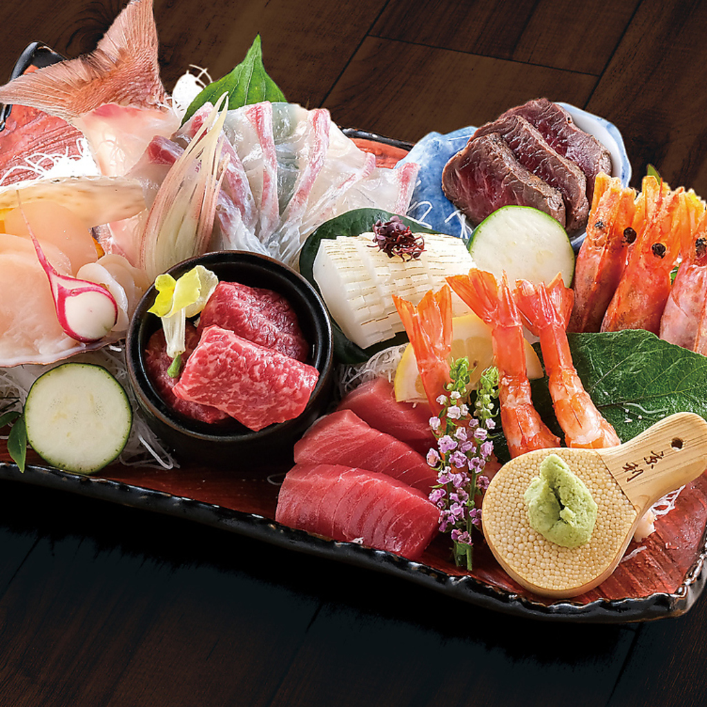 この量この鮮度で…この値段！？助五郎のおまかせ刺し盛り！2420円（税込）