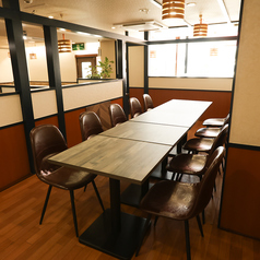 大衆カフェとは違ったおこもり感のあるカフェ空間でおくつろぎ下さい♪テーブルを連結すれば最大10名様までのご利用が可能!!小上がりの空間は個室としてゆったり楽しめます!!!女子会などにもおすすめです♪嬉しいデザート付きのコースもご用意しております。