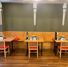 各席人数に併せてご案内させていただきます。