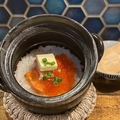 料理メニュー写真&nbsp;【名物土鍋ご飯】サーモンといくらの土鍋ご飯