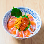 ランチも夜も海鮮丼ご用意しております。