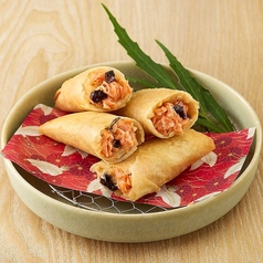 鮭と秋茸のチーズ春巻き