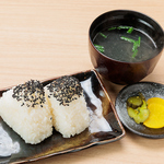 濃厚な骨付き鳥を食べる合間に、さっぱりとしたご飯ものは欠かせません！