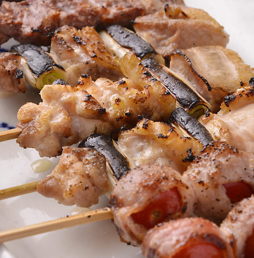 【自慢の焼鳥】毎朝届く安曇野鶏と厳選国産豚を備長炭で。鮮度と濃厚な旨味をご堪能ください。