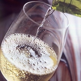 白ワインは辛口からフルーティーなものまで取り揃えております。
