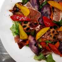 お肉以外も充実！店主の個性が光る多彩な料理