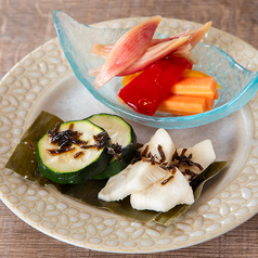 昆布〆野菜と沼るピクルス