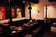 テーブル6席。2名様～最大40名様の宴会まで対応できます