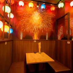 BOX席でゆったりとお食事が楽しめる♪ド迫力の内装にも注目！