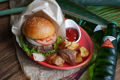 AGED特製ハンバーガー＆ポテト