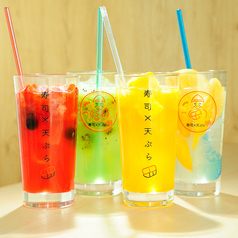 当店オリジナルの珈琲サワーなど料理に合うお酒を楽しむ