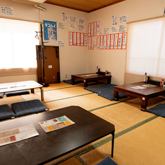 平日は6名様～、金土は10名様～貸切可能なお座敷席。置いてあるドリンクで自由にお酒を作れるから、ワイワイ盛り上がりたい宴会にぴったりです！周りを気にせず、仲間内だけでゆっくり宴会をお楽しみいただけます！