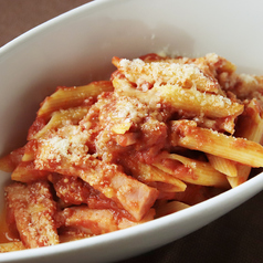 厚切りベーコンと玉ねぎのアマトリチャーナ　ペンネ