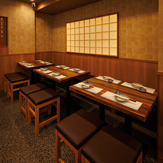 ワイワイ楽しみたい方にも、ゆっくり語りたい方にもぴったりな個室席をご用意しています！周りを気にせず楽しめるプライベート空間で、おいしい料理とお酒を存分に満喫。少人数での飲み会や女子会、合コン、会社の宴会まで幅広くご利用いただけます。人気のお席のため、週末は早めのご予約がおすすめです！