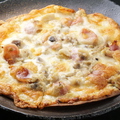 料理メニュー写真 ポルチーニ茸の薄焼ピッツァ