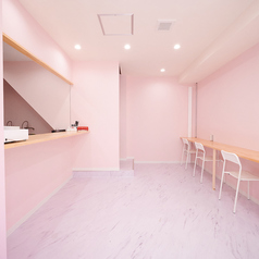 【 お一人様の贅沢タイム】一人で贅沢な時間を過ごしたい方におすすめのカウンター席。自分だけの特別な空間で、こだわりの料理をじっくりと味わって、心豊かなひとときをお楽しみください。