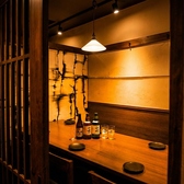 極上和牛タンと肉寿司の饗宴◎職人技が織りなす逸品を贅沢に堪能。職人が一枚ずつ丁寧に焼き上げる“極上和牛タン炙り焼き”は、外は香ばしく中はしっとりとした至福の味わい。とろける“和牛タン握り”や“肉寿司”は、口の中で旨みが広がる自慢の逸品。