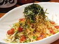 料理メニュー写真 明太マヨの皿うどんサラダ