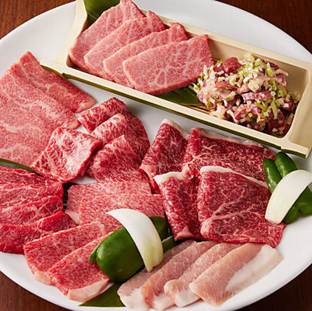 特撰黒毛和牛、うす切り10秒ロースなど、大満足の内容♪にくじろうファミリーセット8,800円♪