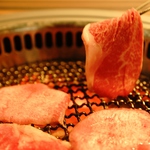 備長炭で焼き上げる焼肉、贅沢な焼肉をどうぞ！