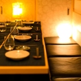 店内には大小さまざまな個室があり、歓送迎会や季節の宴会まで幅広く利用できます。和の落ち着いた雰囲気で会話がしやすく、名物料理を中心としたコース料理も充実。ドリンクも豊富で、自然と盛り上がる宴席に。進行もしやすく、使い勝手の良さが多くのお客様に好評の宴会空間です。