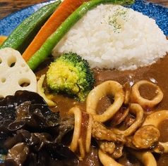 旬のイカとあさりの黒カレー