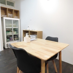 カップルやご友人同士で、またはサクッと昼飲みを楽しみたい時にもおすすめです♪アットホームで落ち着いた雰囲気の中で、本場韓国の家庭料理をゆったりとお召し上がりいただけます。お一人様でのお食事にもご利用いただきやすいお席です。