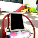 お子様向けタブレット完備！アニメ鑑賞など自由に遊べるので、ゆっくりお食事を楽しめます。