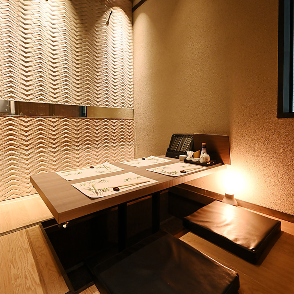 和を追求した創作料理の数々を落ち着きのあるデザイナーズ店内でご賞味下さい。