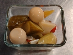 うずらの卵と季節野菜のピクルス
